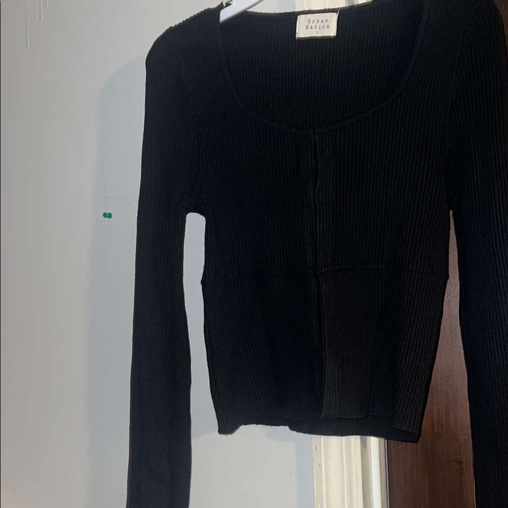 Black Fitted Buttoned Crop Top